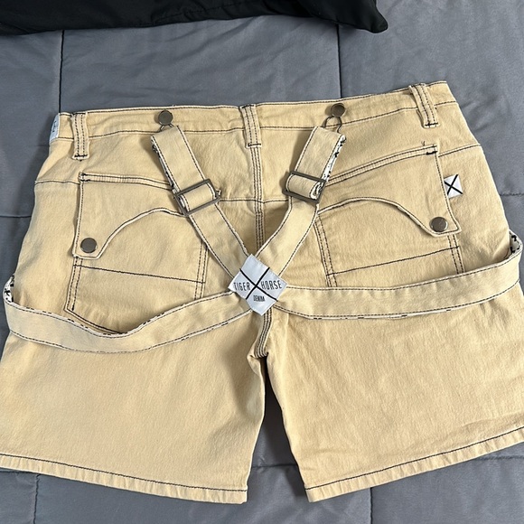 Shorts - Picture 2 of 3